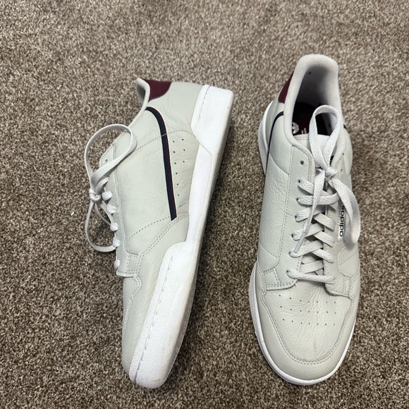 Adidas - Picture 2 of 6